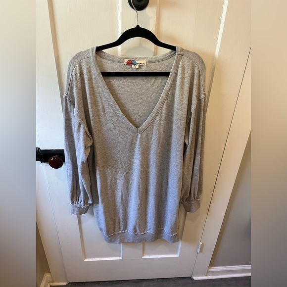 Free People Beach Gray Oversized Deep V-neck Tunic Sweater Size Medium - Picture 4 of 7